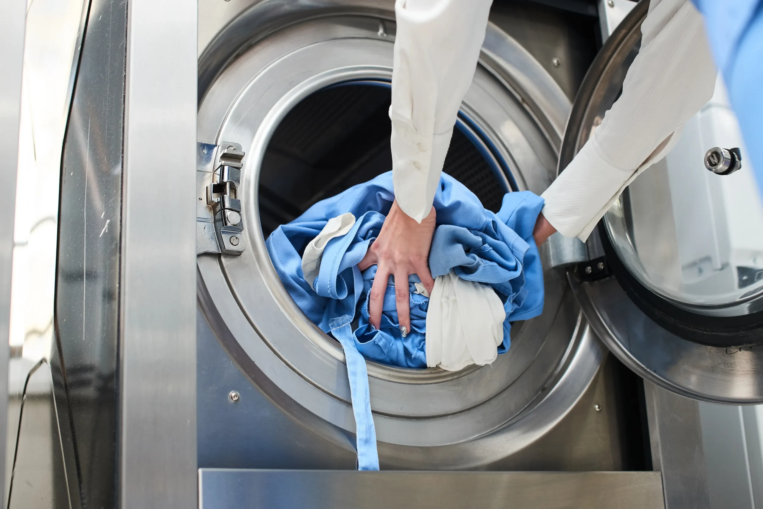 Deluxe Laundry and Dry Cleaners photo 4